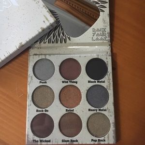 Crown glam metal palette